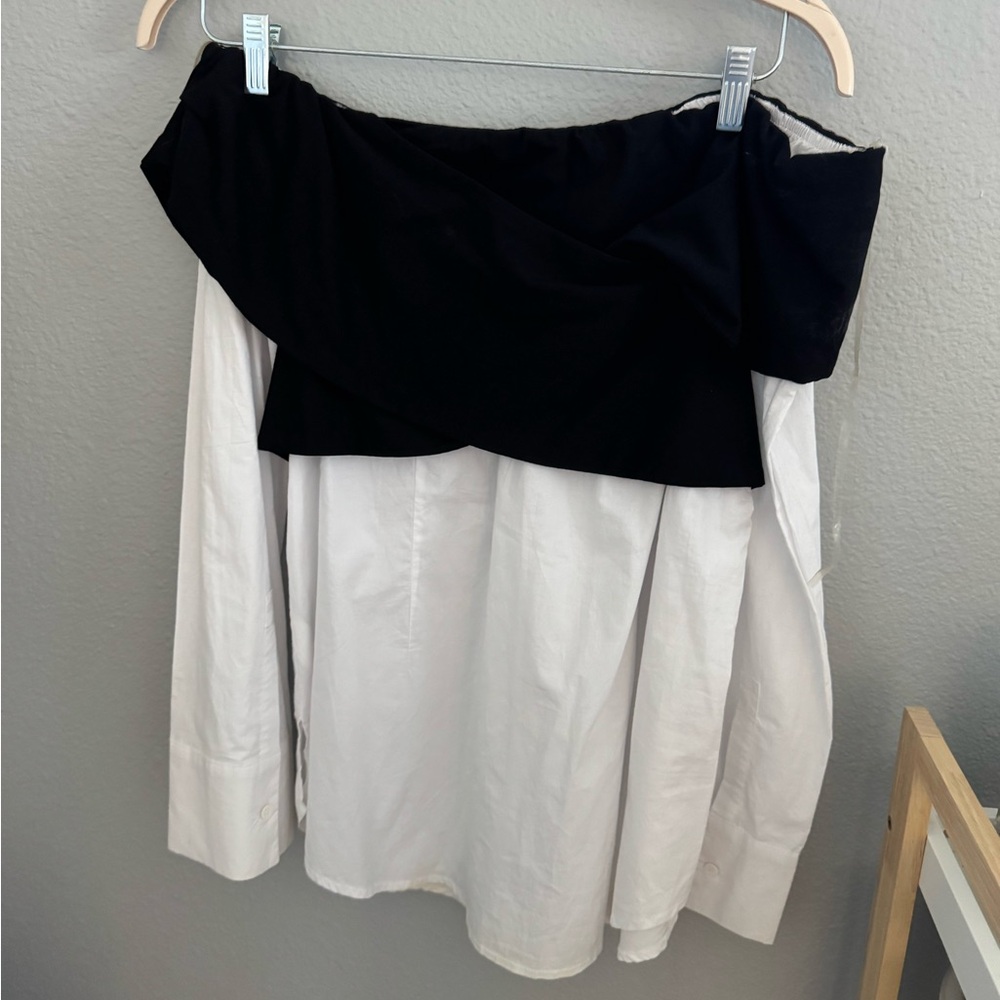 Perfect condition! Elegant Black and White Top - Picture 15 of 16